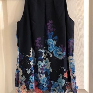 Ann Taylor 2p floral and navy sleeveless top